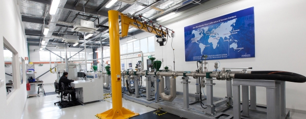 آزمایشگاه مجهز